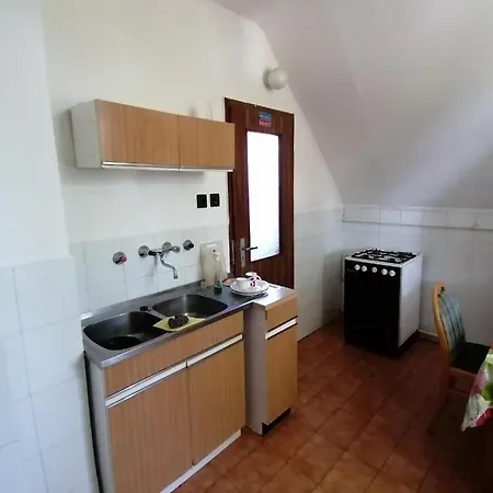 Malomtavi Apartman *