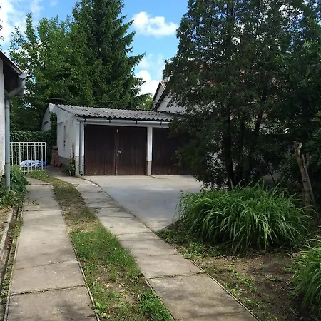 Malomtavi Vendeghaz 公寓