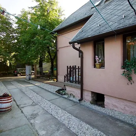 Malomtavi Vendeghaz 陶波尔曹