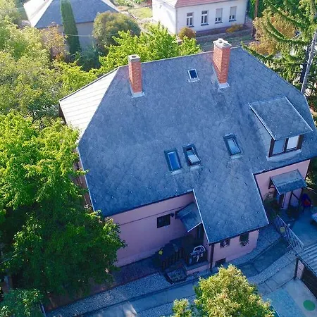 Malomtavi Vendeghaz 公寓