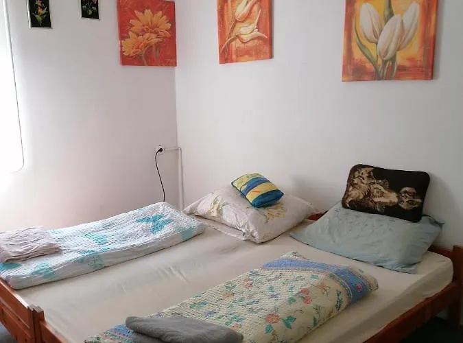 Malomtavi Vendeghaz 公寓 *