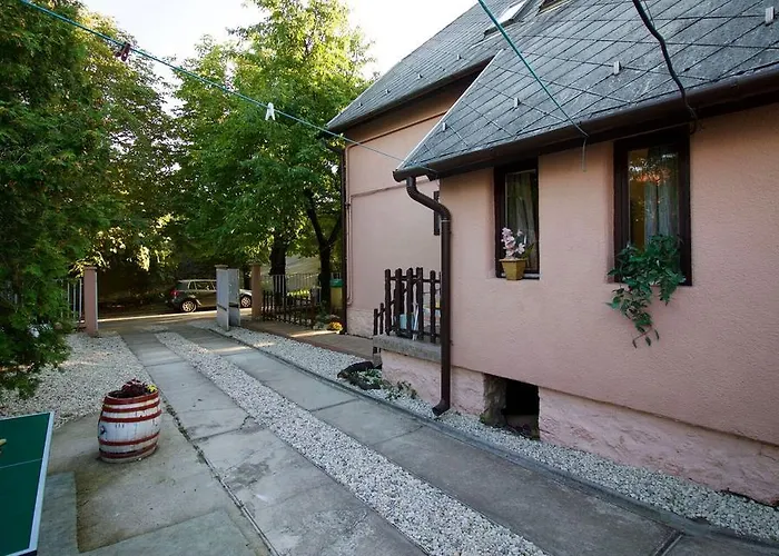 Malomtavi Vendeghaz 陶波尔曹