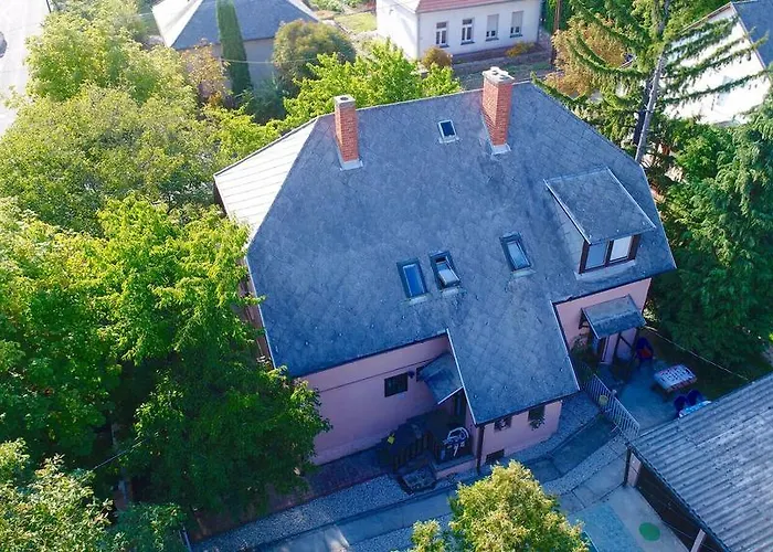 Malomtavi Vendeghaz 公寓